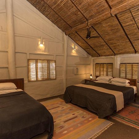 Tiger Tops Tharu Lodge Chitwan Exterior photo