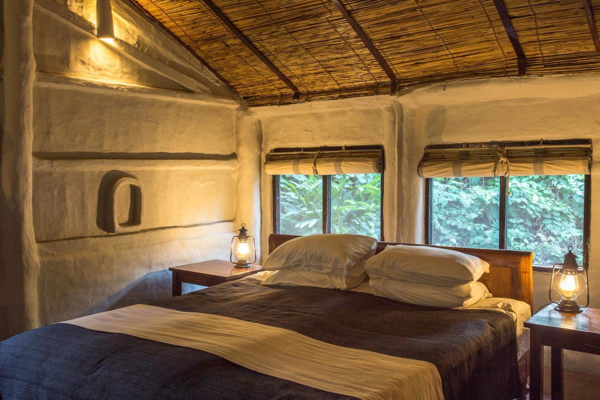 Tiger Tops Tharu Lodge Chitwan Exterior photo