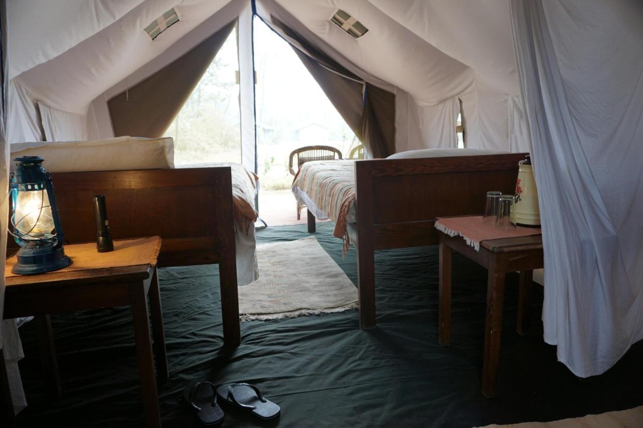 Tiger Tops Tharu Lodge Chitwan Exterior photo